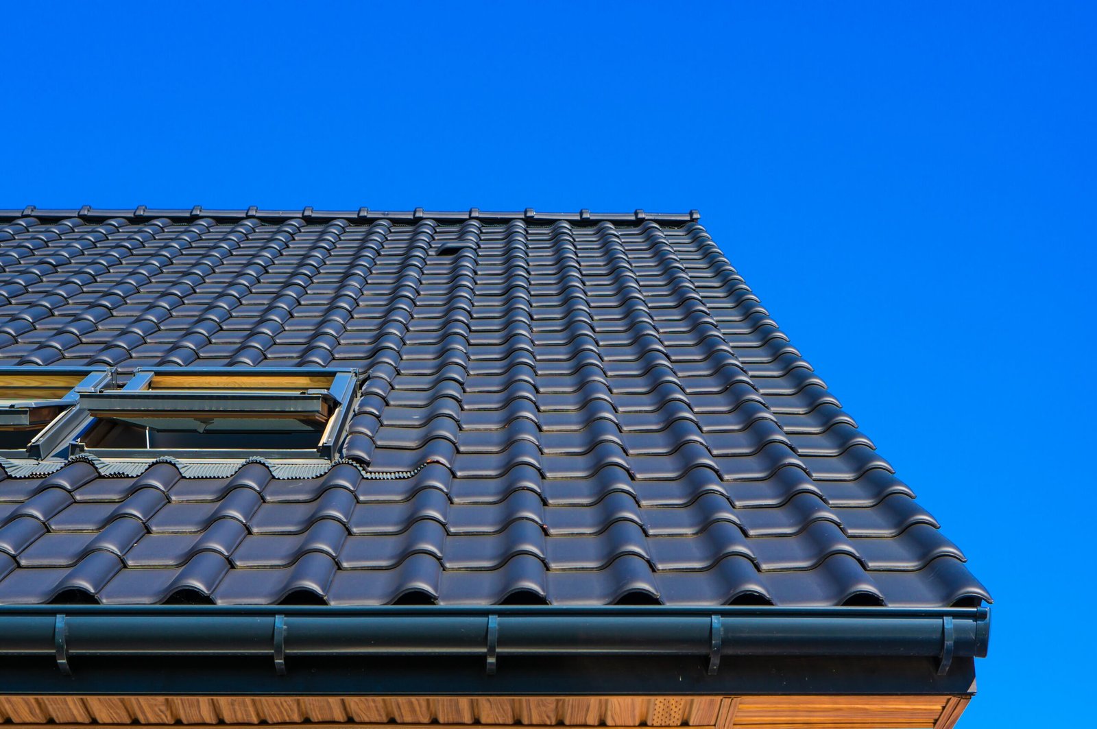 vertical low angle closeup shot black roof building scaled